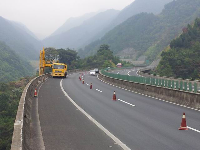 福銀高速公路馬腰格大橋